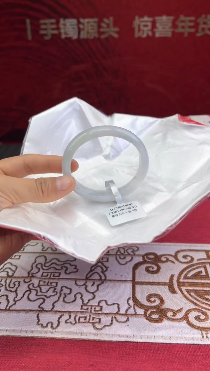 【闪购商品】翡翠手镯未镶嵌翡翠手镯/贵妃镯