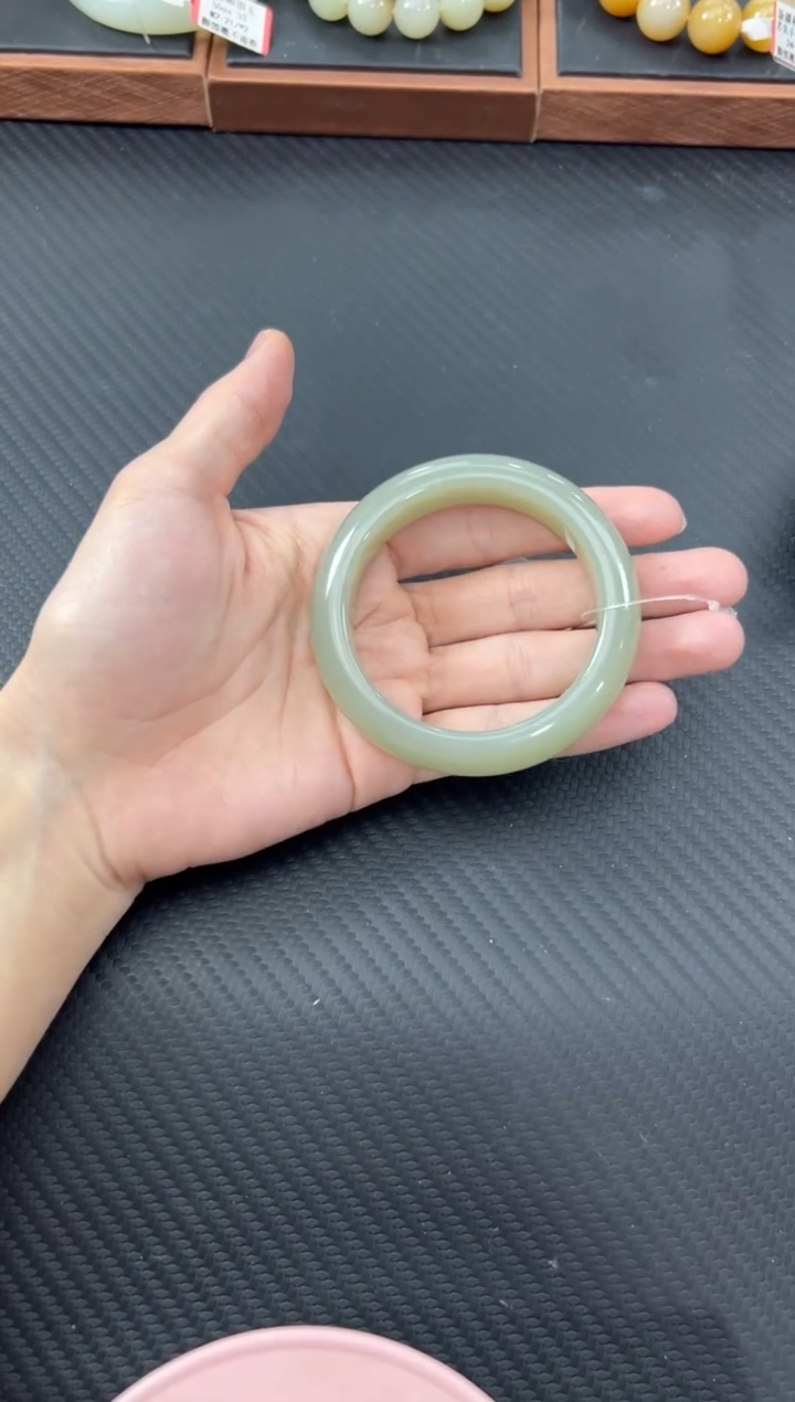 【闪购商品】和田玉手镯未镶嵌且末微色差近矿53手镯