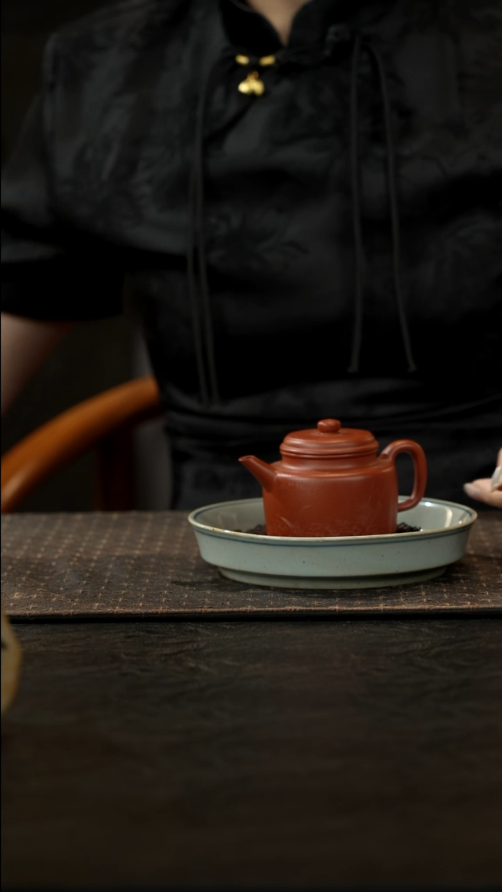 茶壶紫砂朱泥刻绘剑流德钟120cc