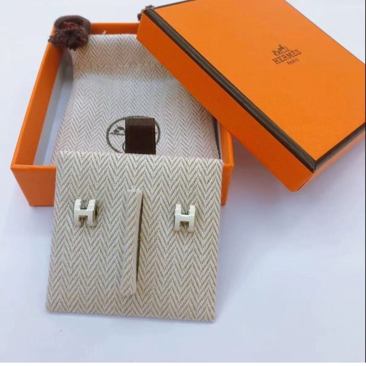 全新未使用 Hermes/爱马仕 白色mini poph耳钉百搭0170