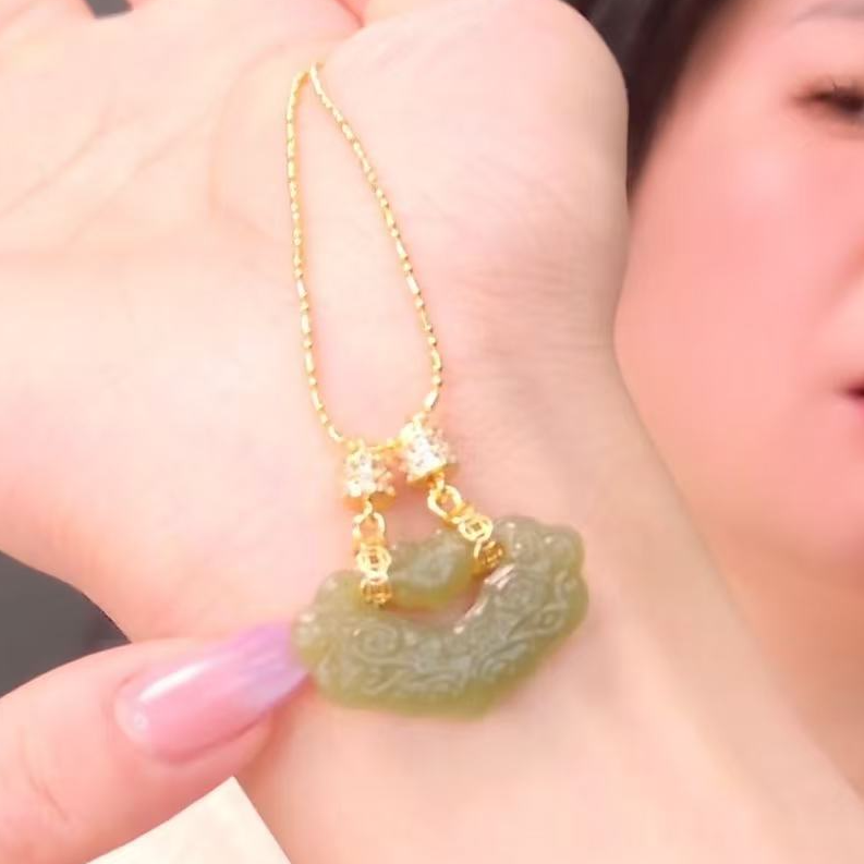 天然和田玉如意锁吊坠男女款高级感项链玉坠饰品A96
