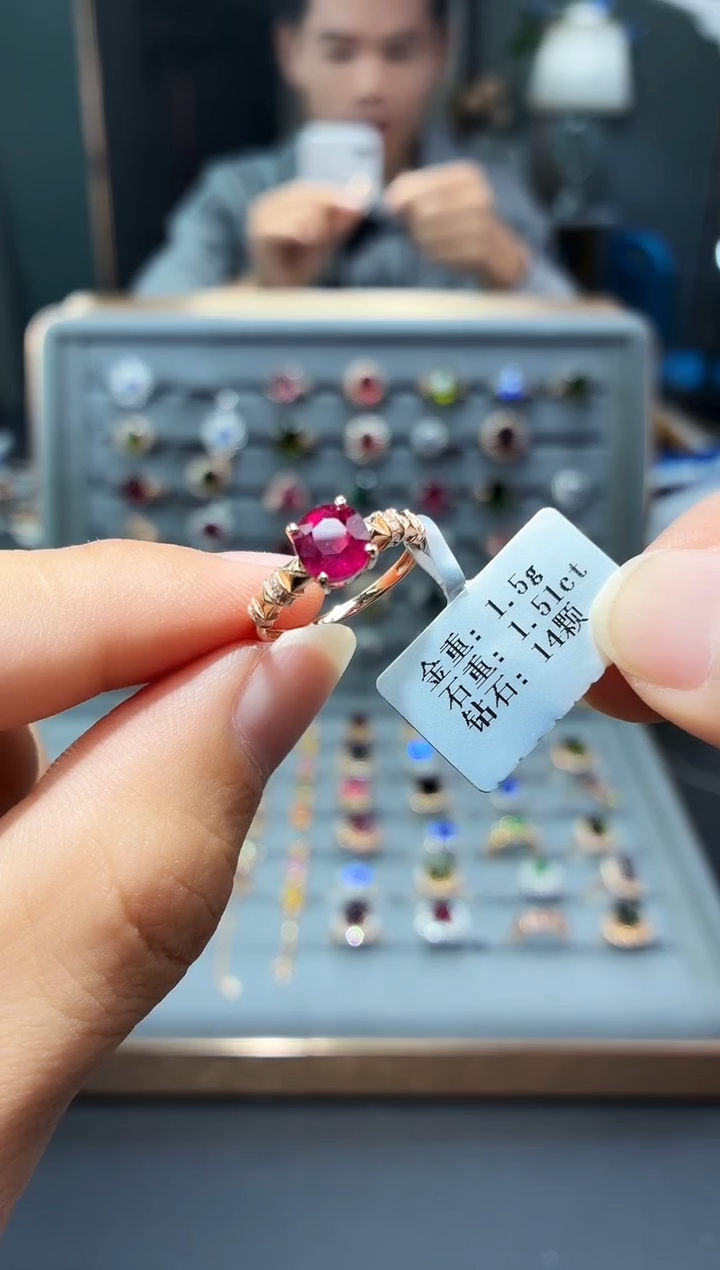 18K金镶嵌戒指碧玺1.51.