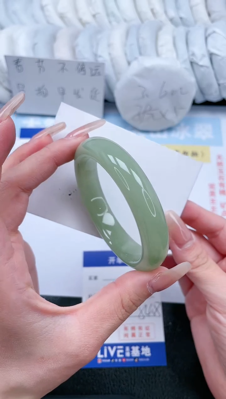 【闪购商品】石英质玉手镯未镶嵌T51-54.8