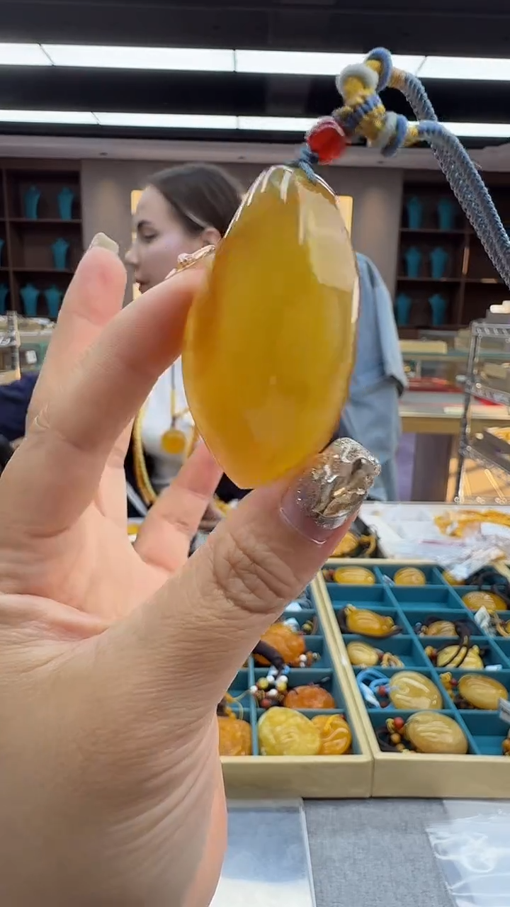 琥珀颈饰未镶嵌140秒拍号 假一罚三 