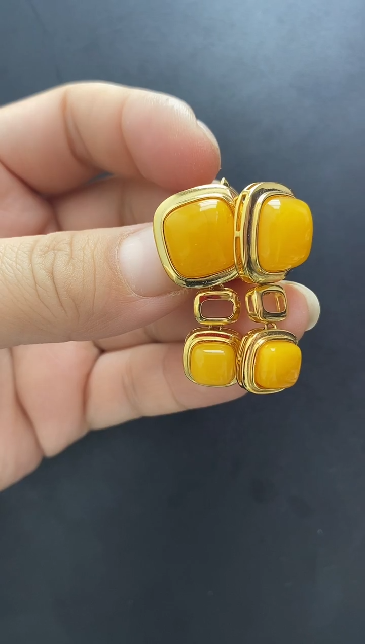 裸石琥珀未镶嵌耳钉