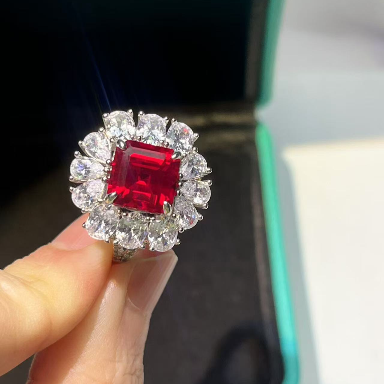 阿斯切豪华镶嵌培育鸽血红宝石 10*10mm台面