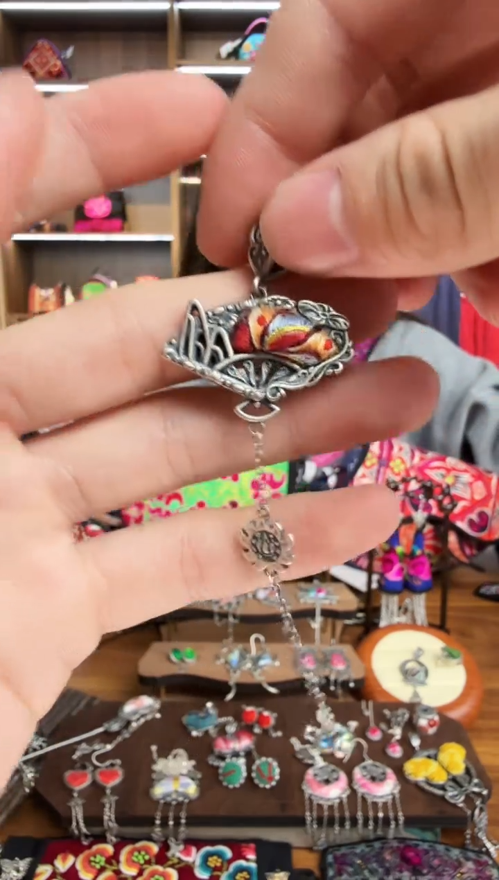 【闪购商品】织绣158蒙阿苏苗绣传承