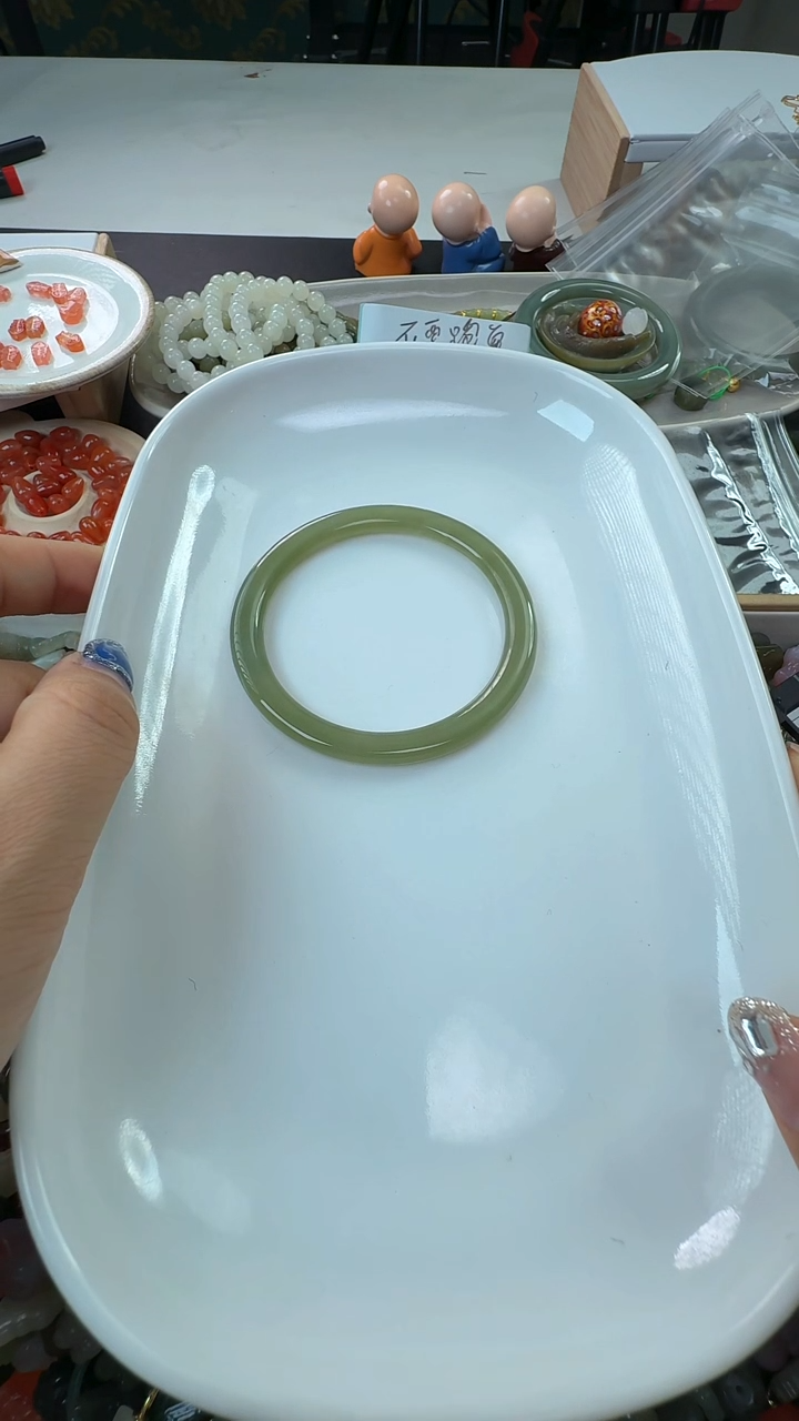 未镶嵌手镯和田玉蒙*张A58一个