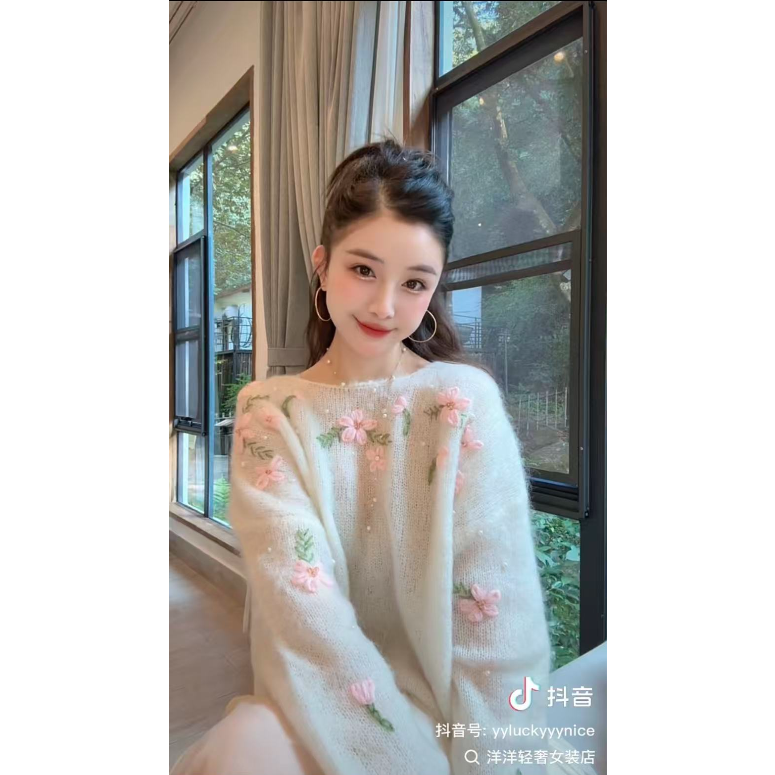 洋洋优选-冬季新款温柔风立体花朵设计软软糯糯套头毛衣女YY72233