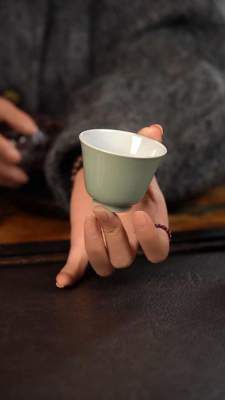 【闪购商品】杯云霞珍藏豆青釉铃铛杯