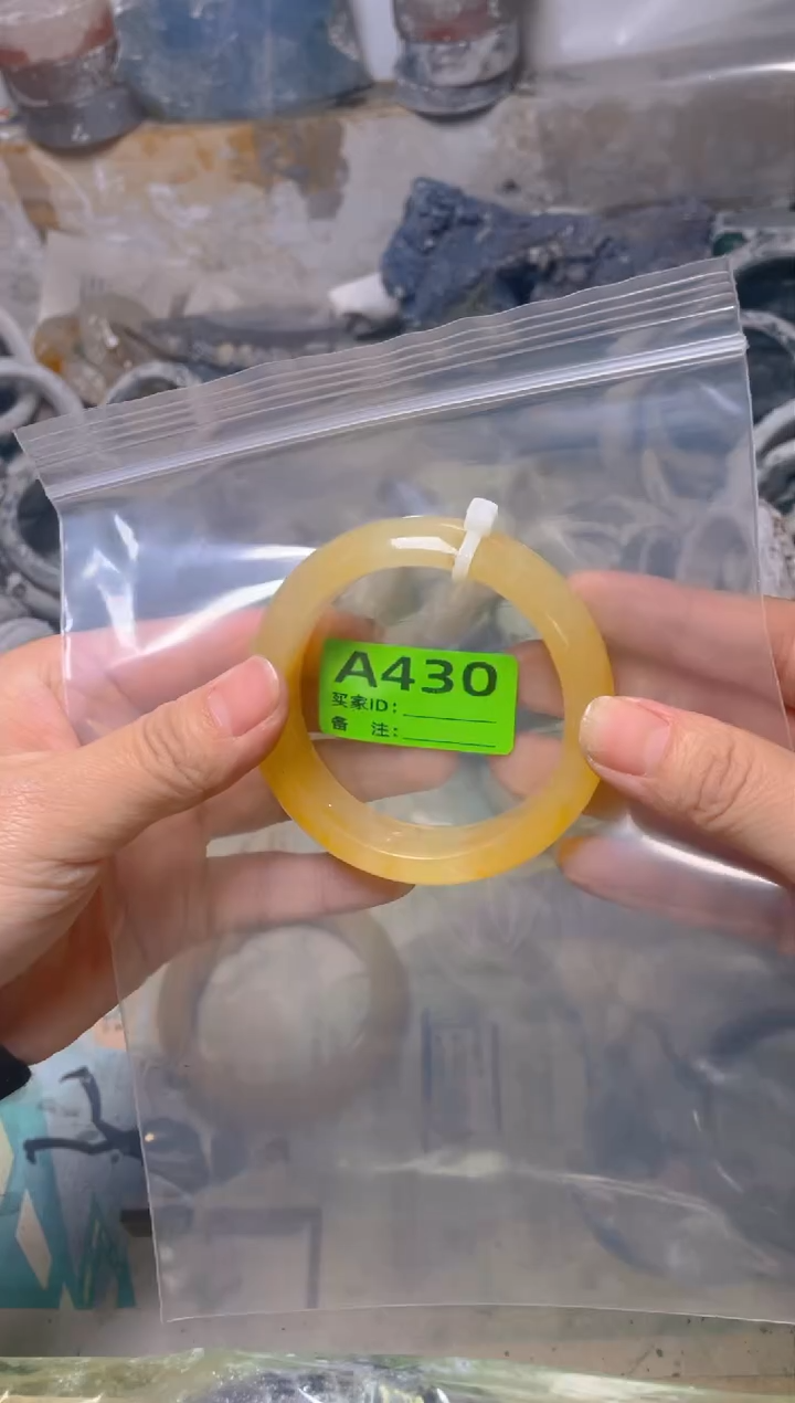 【闪购商品】石英质玉手镯未镶嵌54