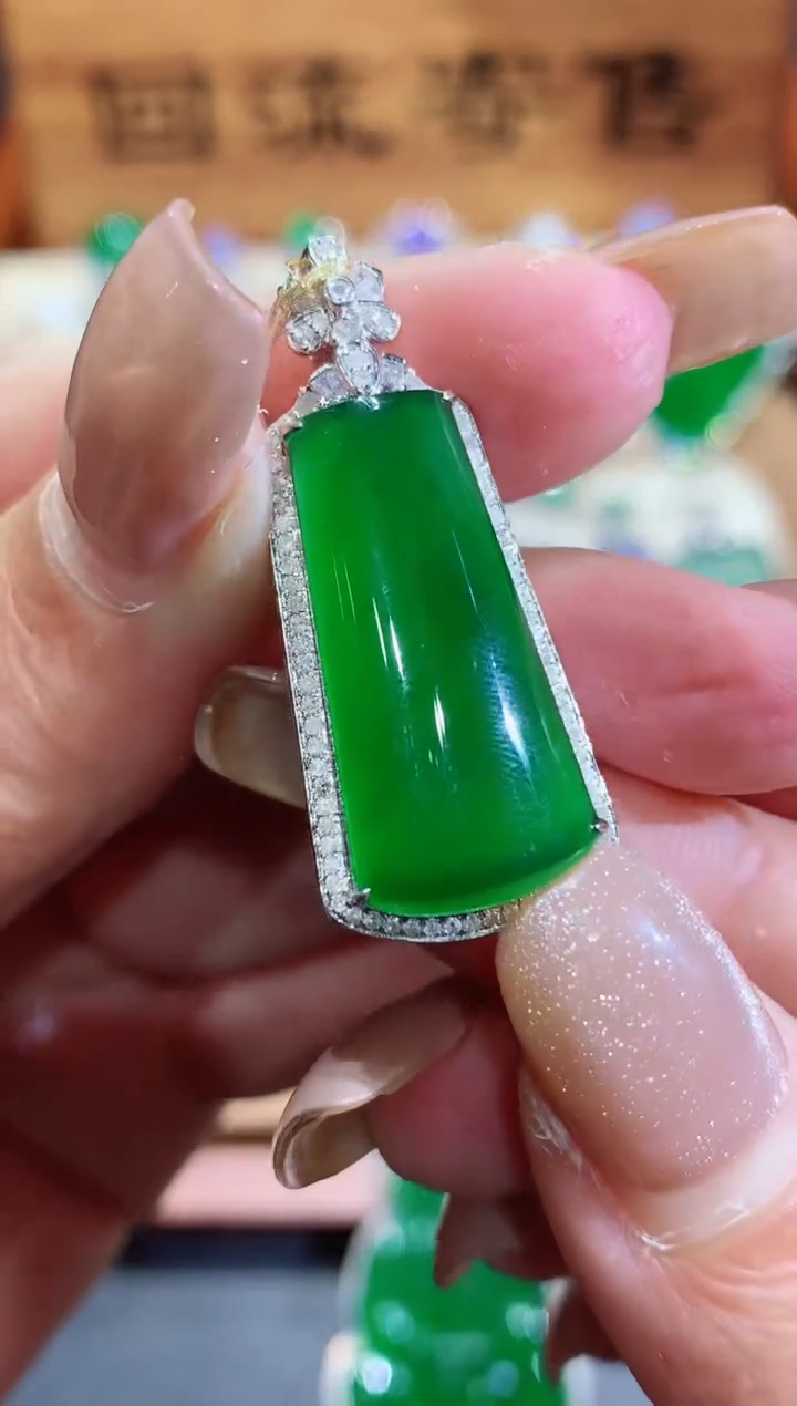 翡翠18K金镶嵌颈饰团购