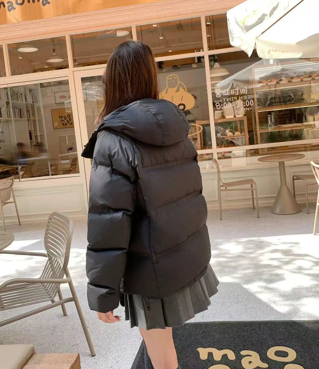 简约连帽羽绒服女