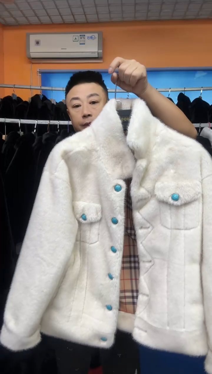 白色  咖色女装  2件