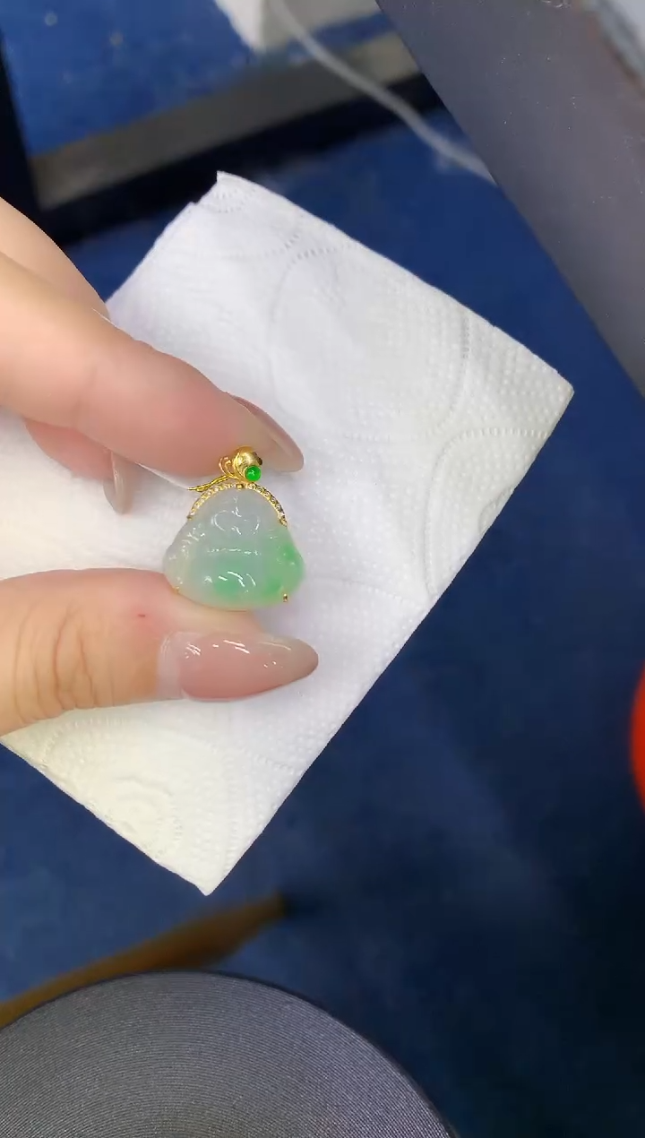 颈饰18K金镶嵌翡翠缅甸天然翡翠A货