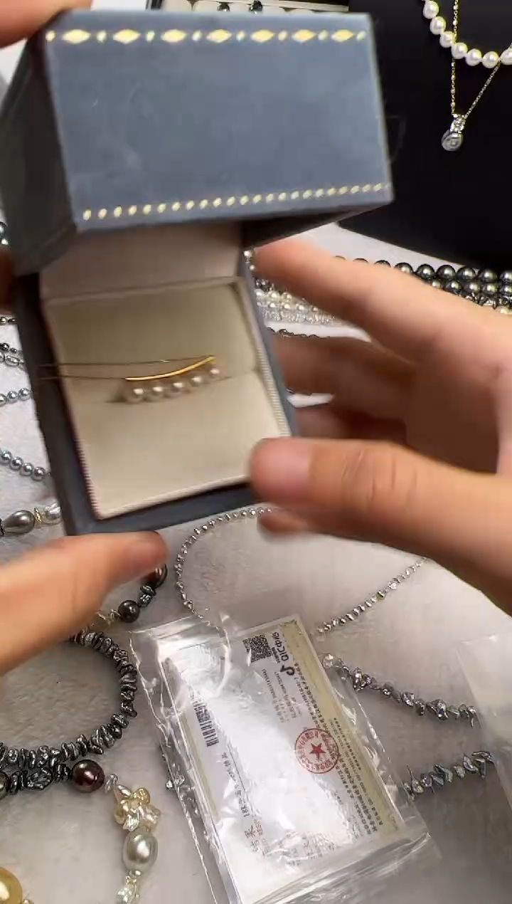 颈饰18K金镶嵌海水珍珠珍珠