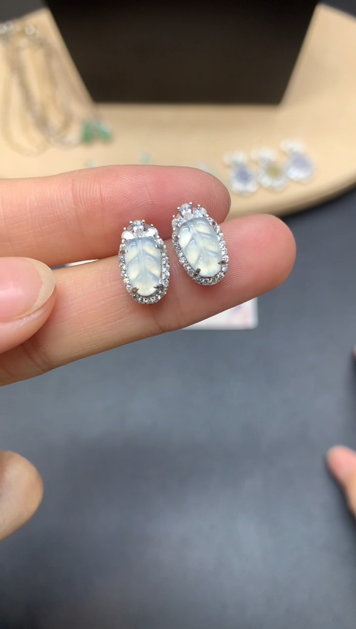 【闪购商品】翡翠耳饰银S925镶嵌叶子【多样性发其一】