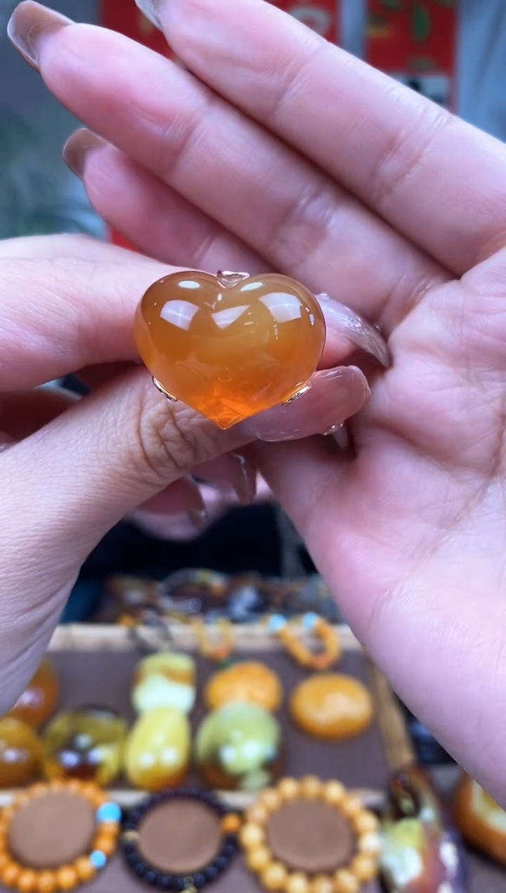 【闪购商品】琥珀裸石未镶嵌基地发货 一物一证 顺丰包邮