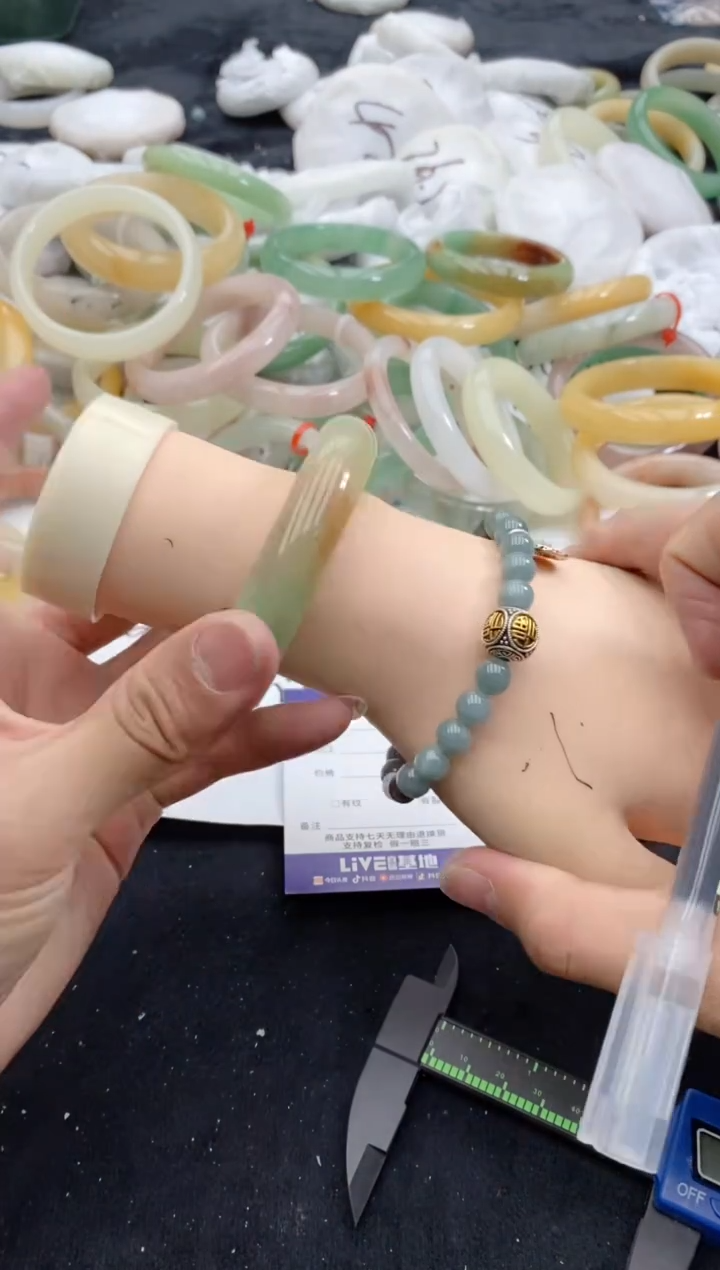 【闪购商品】石英质玉手镯未镶嵌133