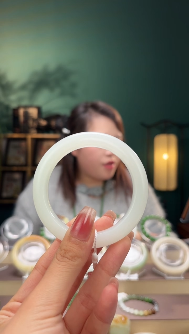 【闪购商品】和田玉手镯未镶嵌58+手镯