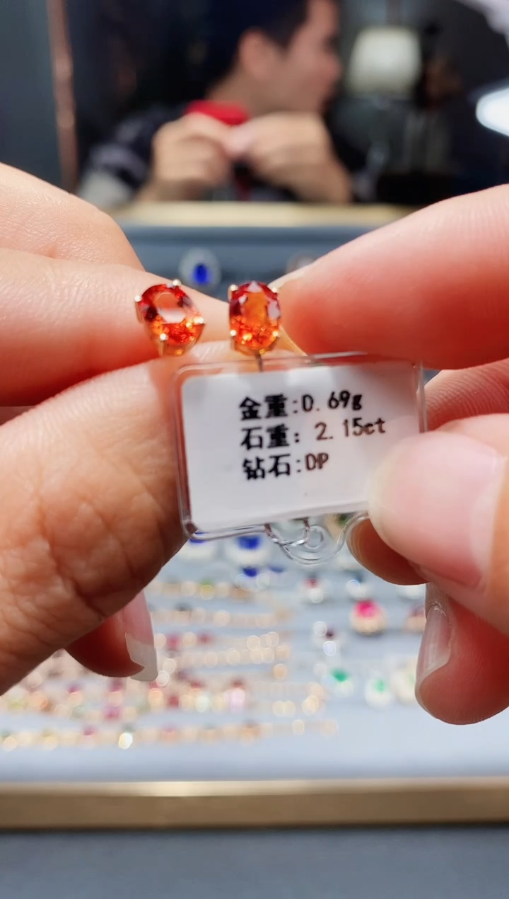 【闪购商品】蓝宝石耳饰18K金镶嵌2.15.