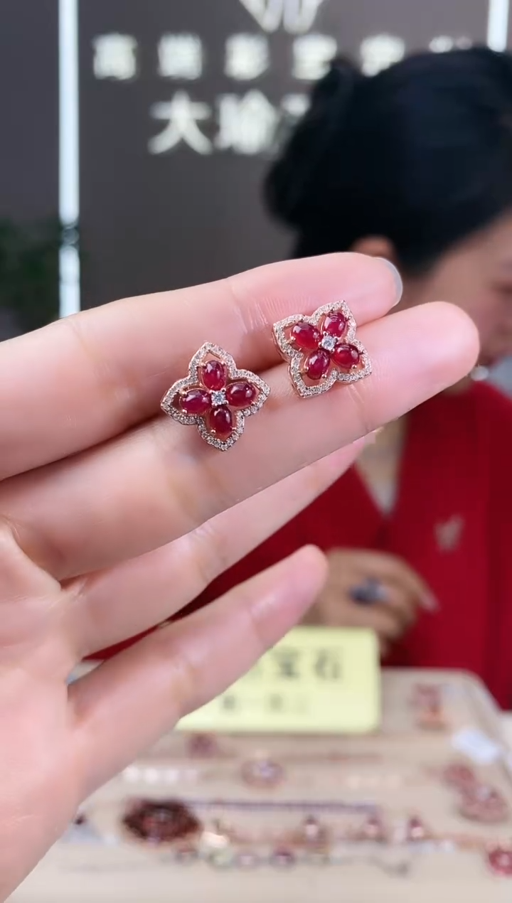 【闪购商品】红宝石耳饰银S925镶嵌耳饰