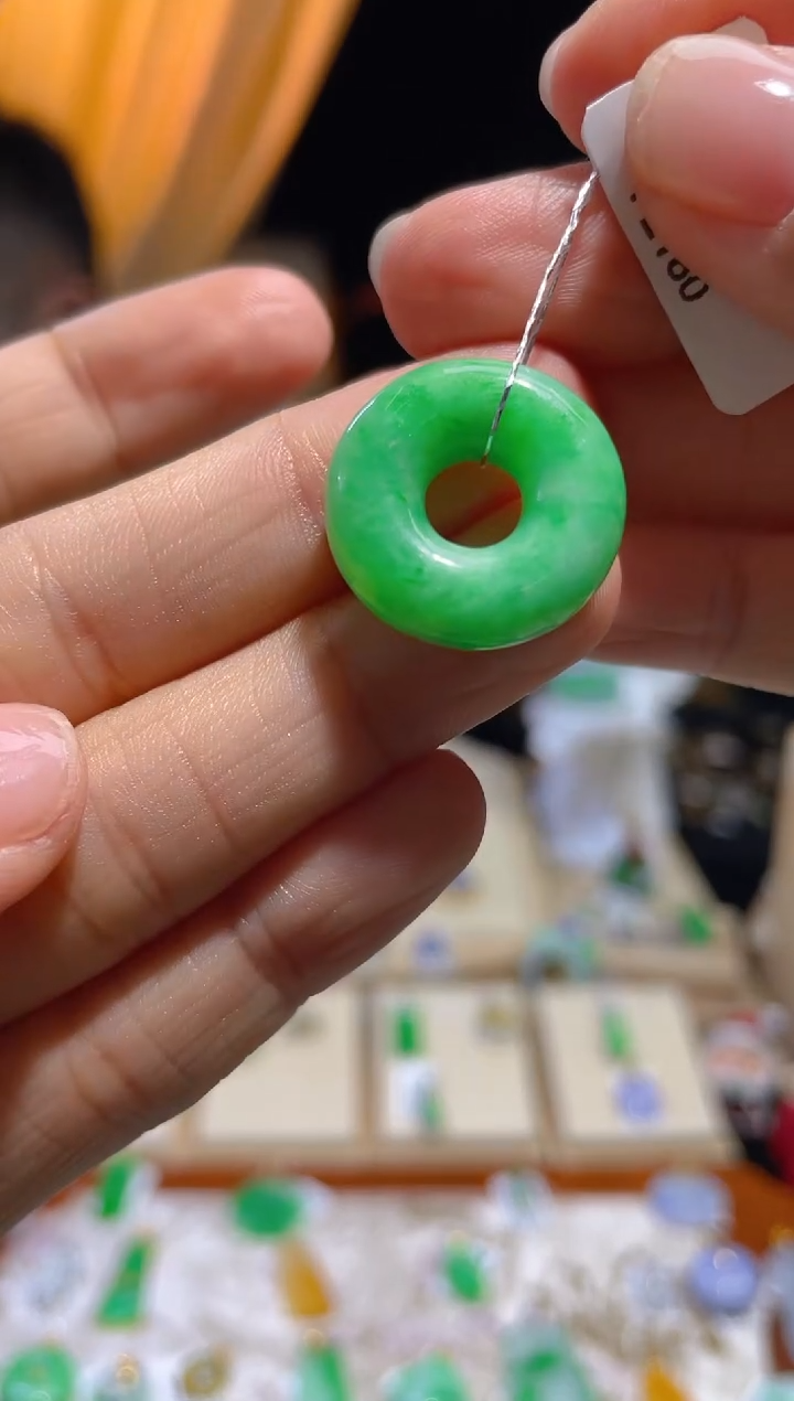 【闪购商品】翡翠颈饰未镶嵌假一赔三