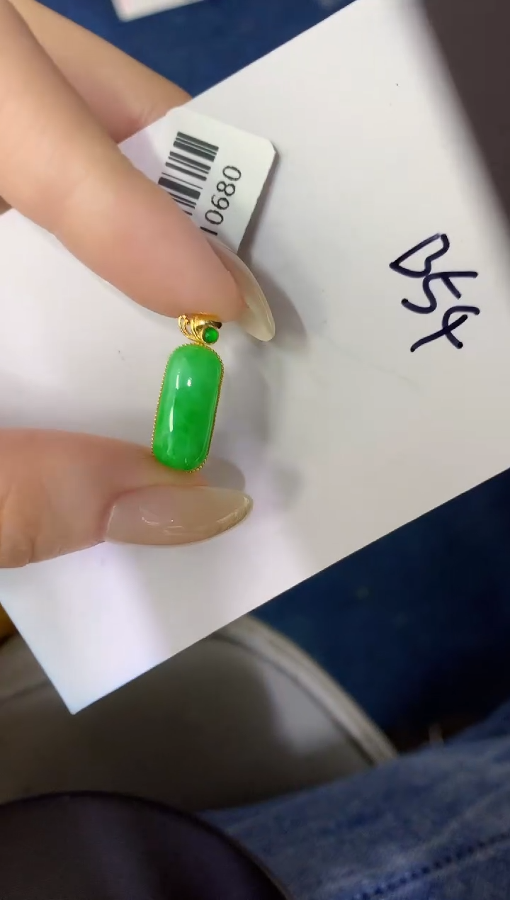 翡翠18K金镶嵌颈饰缅甸天然翡翠A货