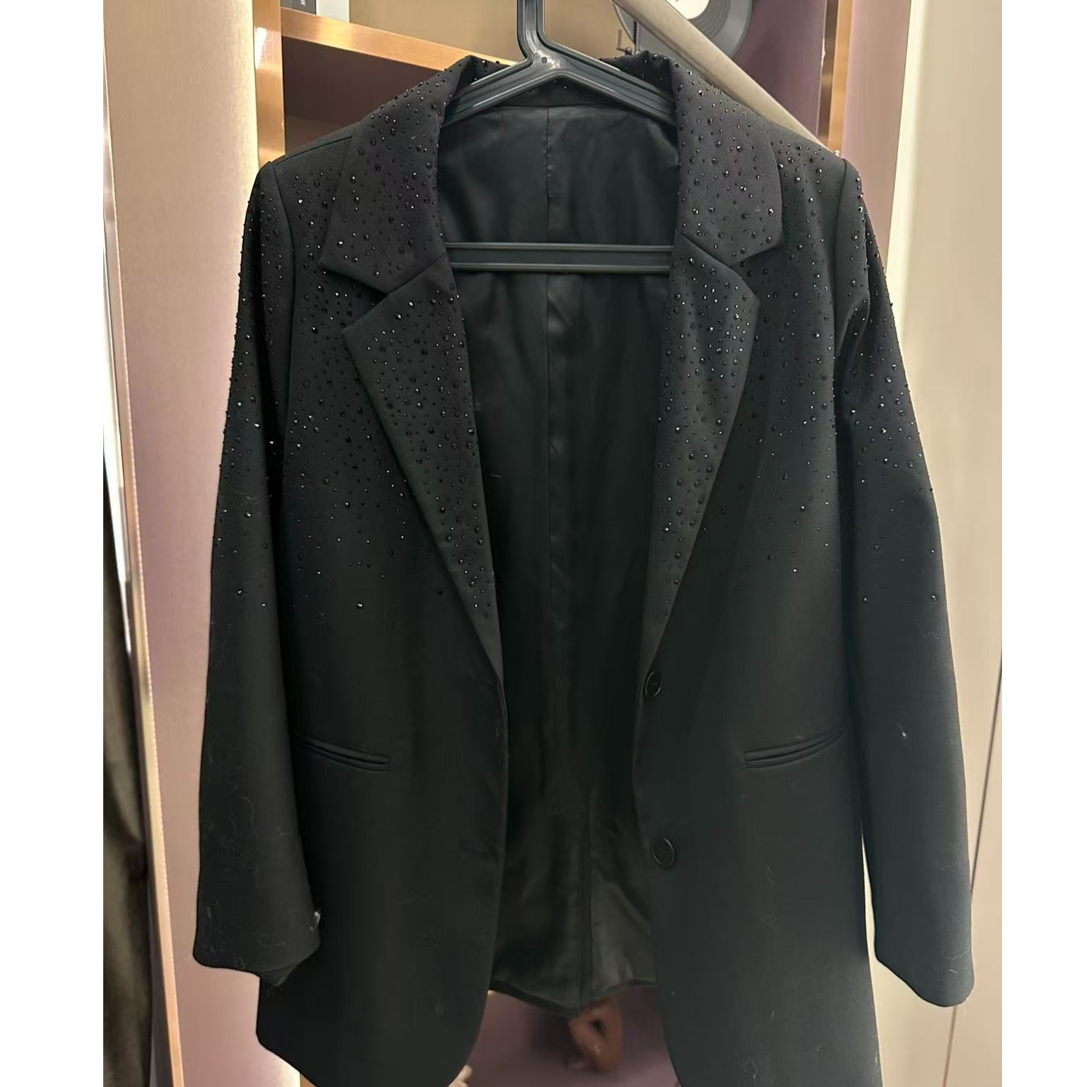 新孤品特价A23-黑色点点钻翻领西服