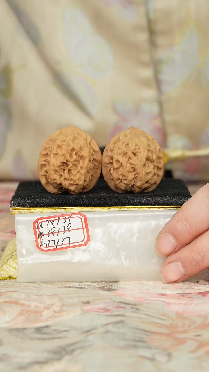 【闪购商品】文玩核桃把件马蹄