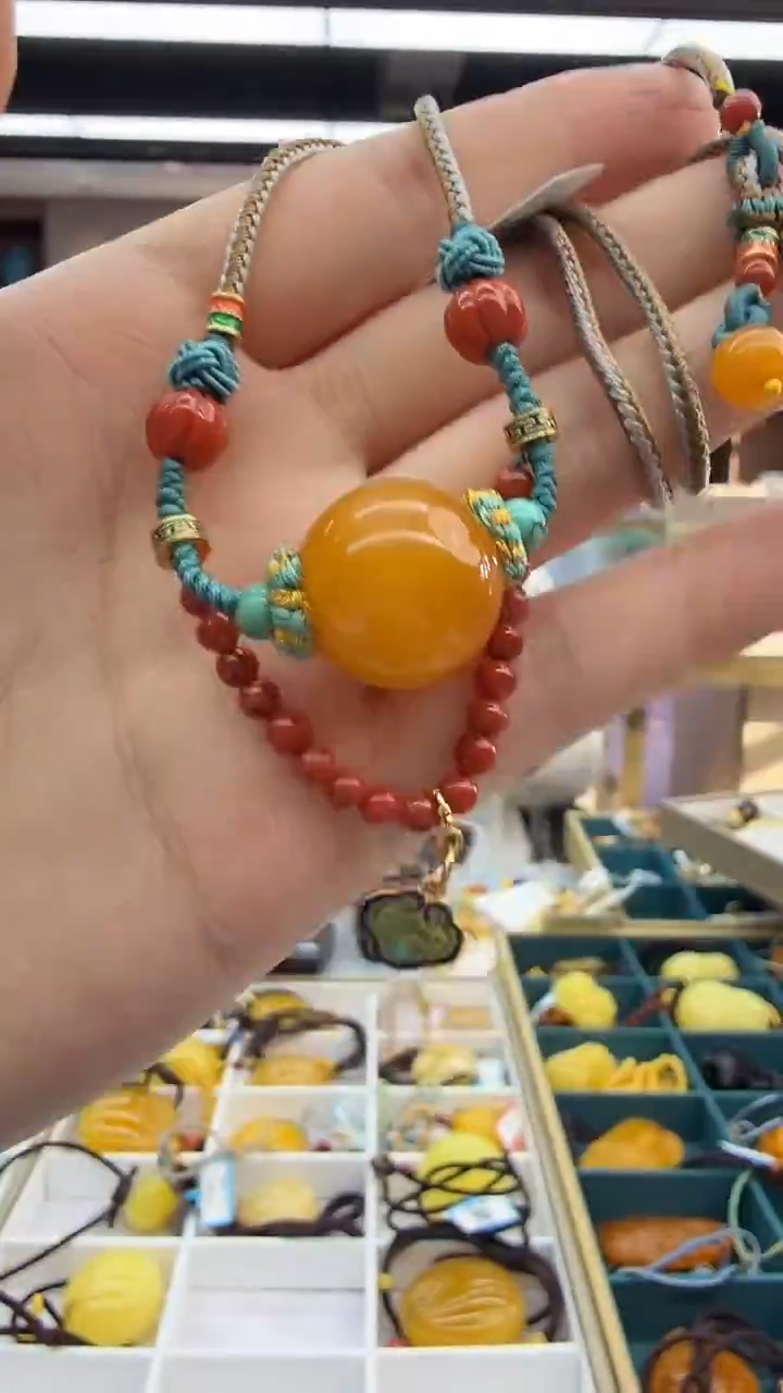 琥珀颈饰未镶嵌173秒拍号 假一罚三 