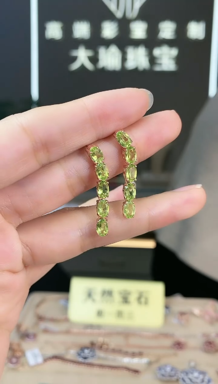 【闪购商品】橄榄石耳饰银S925镶嵌耳饰