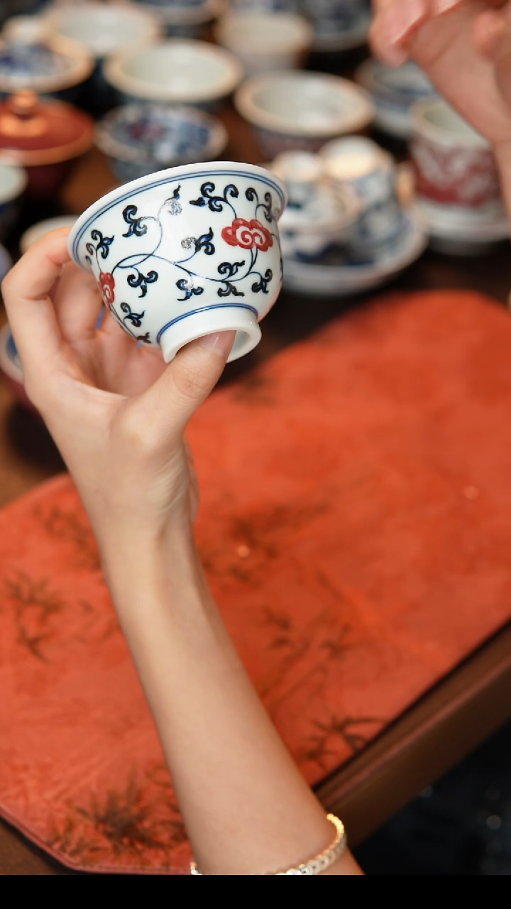 其他陶瓷青花釉里红压手杯