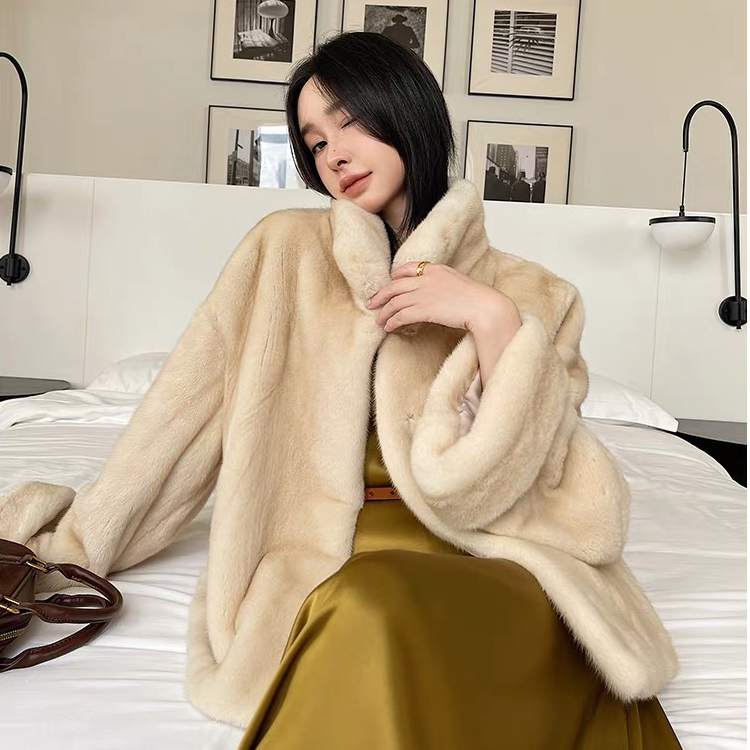 新款进口整貂天鹅绒貂皮大衣时尚年轻小立领短款水貂毛皮草外套女