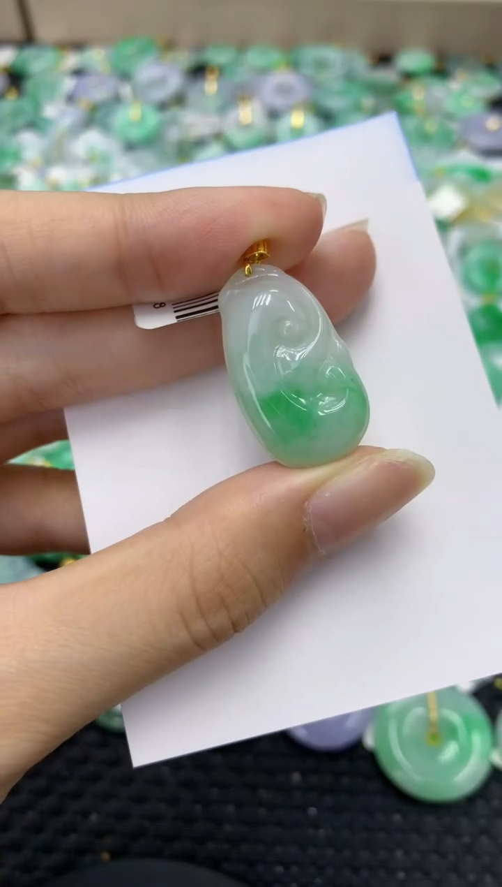 翡翠18K金镶嵌颈饰天然缅甸翡翠A货