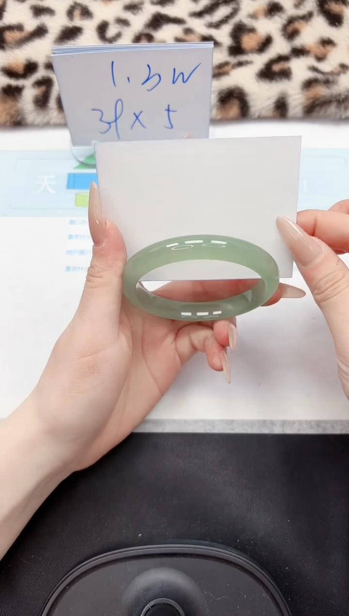 【闪购商品】石英质玉手镯未镶嵌149-56