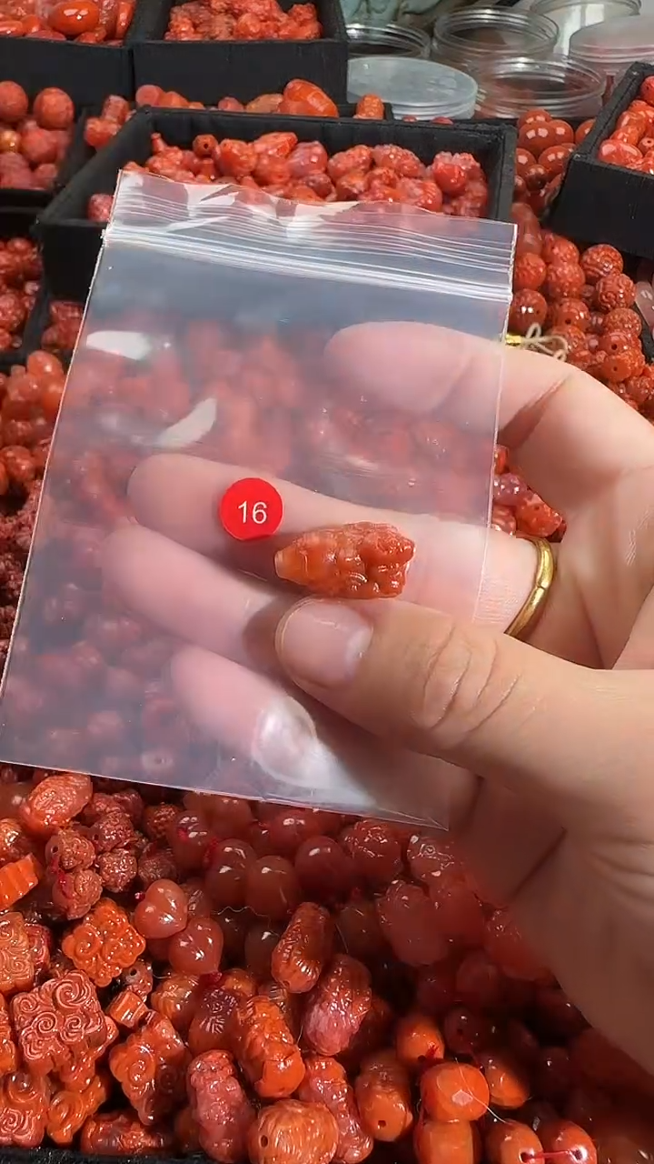 颈饰未镶嵌南红玛瑙1