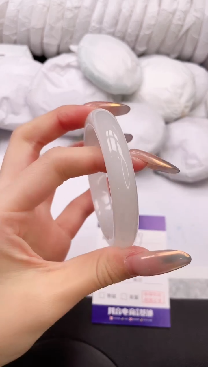 【闪购商品】石英质玉手镯未镶嵌3K599-57