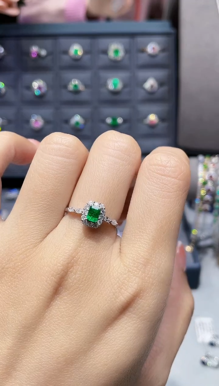 【闪购商品】祖母绿戒指18K金镶嵌0.35克拉 哥伦比亚