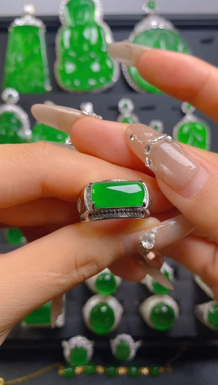 翡翠戒指银S925镶嵌马鞍戒