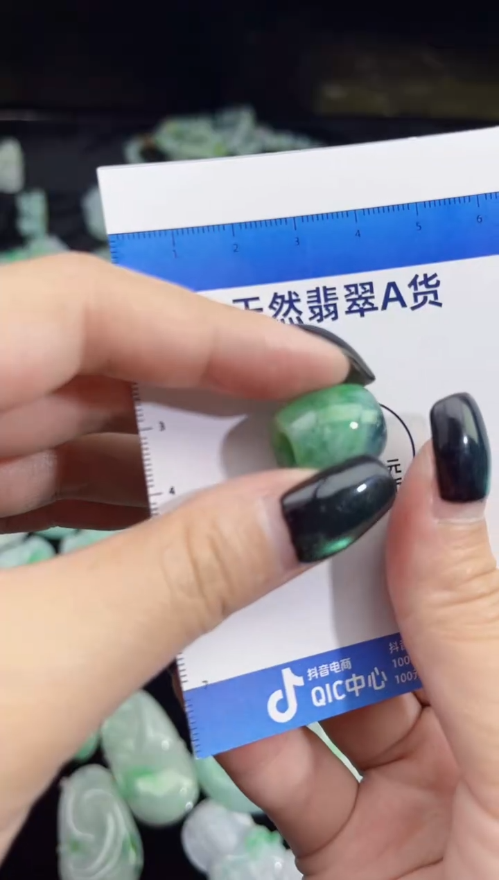 颈饰未镶嵌翡翠翡翠A货吊坠