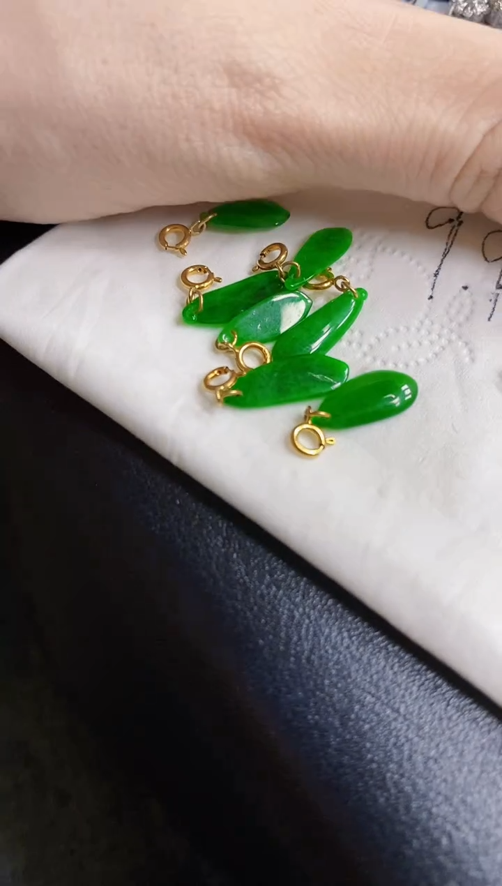 翡翠18K金镶嵌颈饰吊坠多样性发货发1