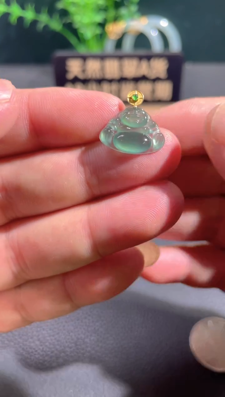 翡翠18K金镶嵌颈饰翡翠