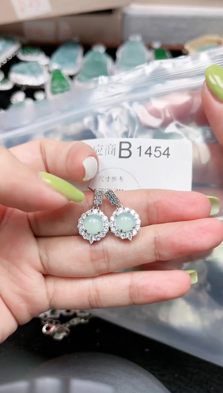 【闪购商品】翡翠颈饰未镶嵌1454赠皮绳