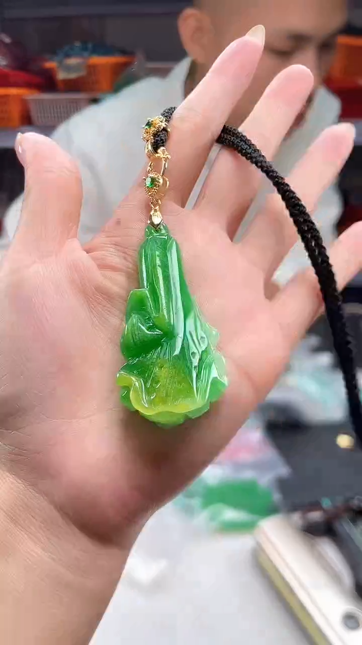 吊坠(赠链)未镶嵌石英质玉吊坠微瑕