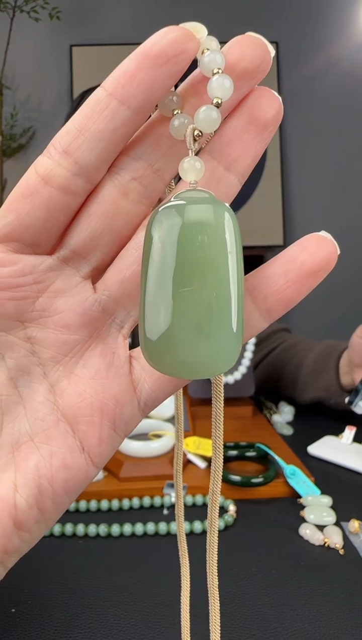 颈饰未镶嵌和田玉高冰晴无事牌吊坠