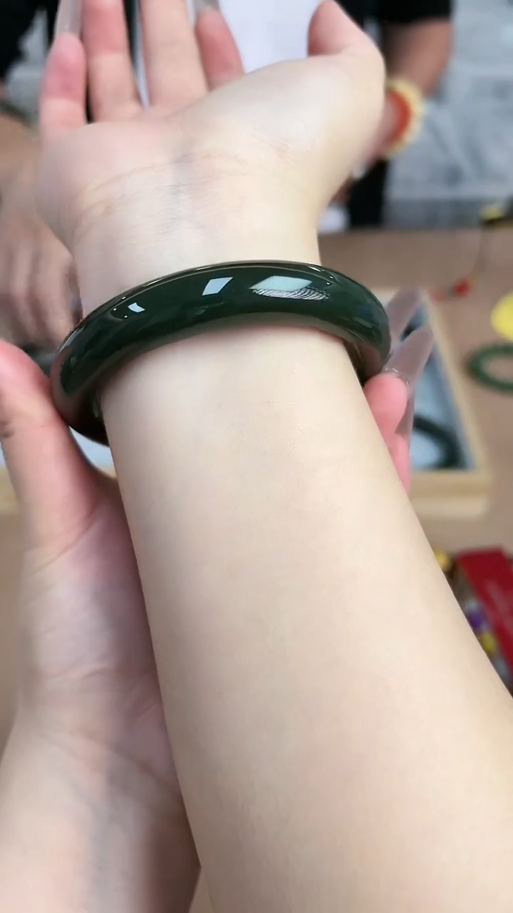 【闪购商品】和田玉碧玉贝加尔湖未镶嵌手镯圈口54-65