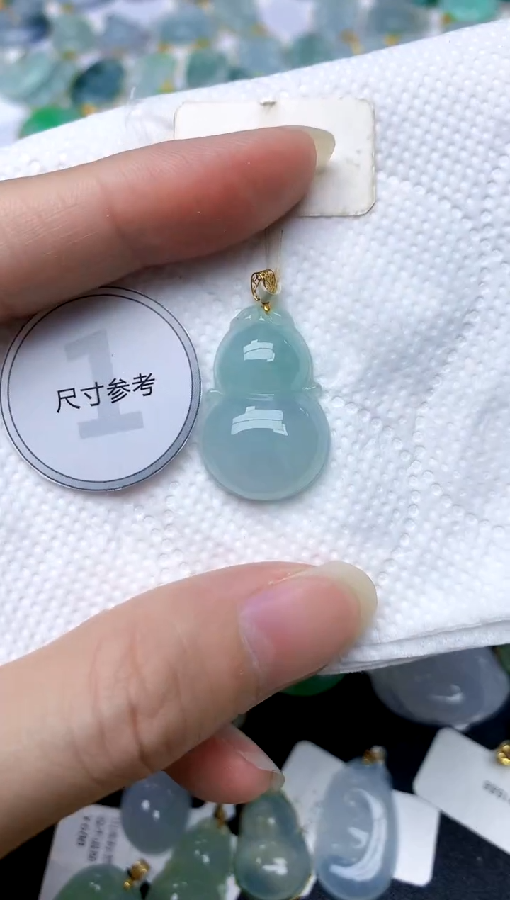 颈饰18K金镶嵌翡翠天然A货翡翠