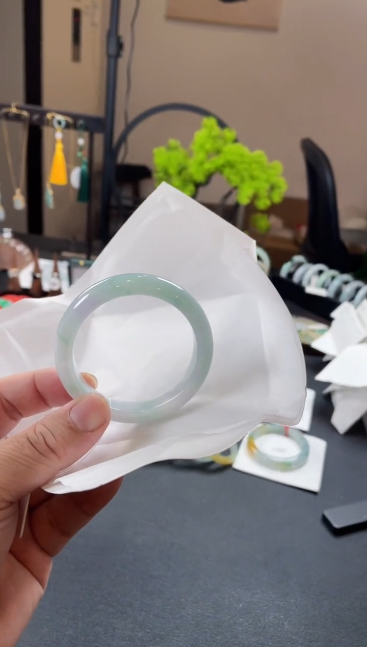 【闪购商品】翡翠手镯未镶嵌53圈口