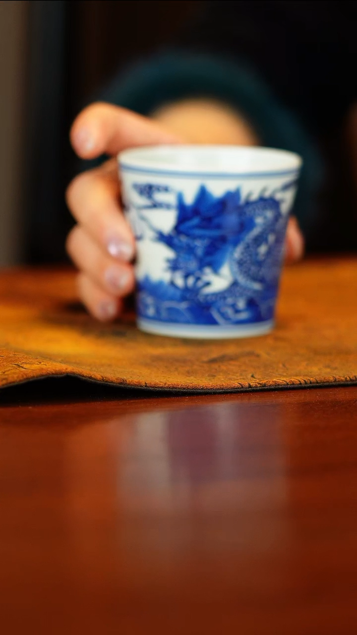 陶瓷景德镇手工手绘龙纹可乐杯
